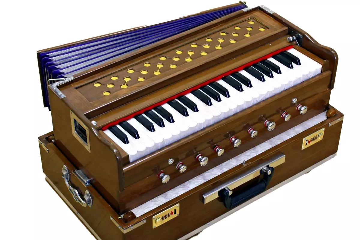 Harmonium classes in Varanasi at Aalaap Music Academy