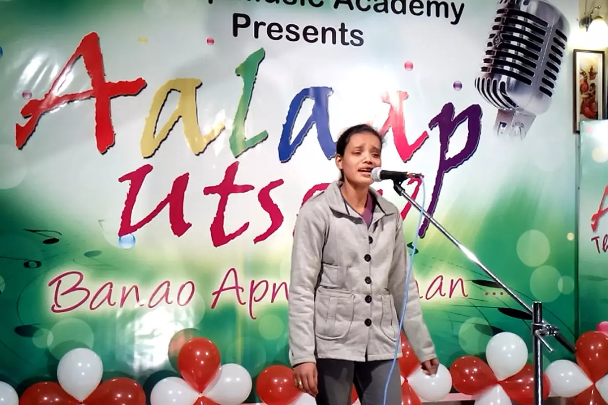 Student performance at Aalaap Music center, Varanasi